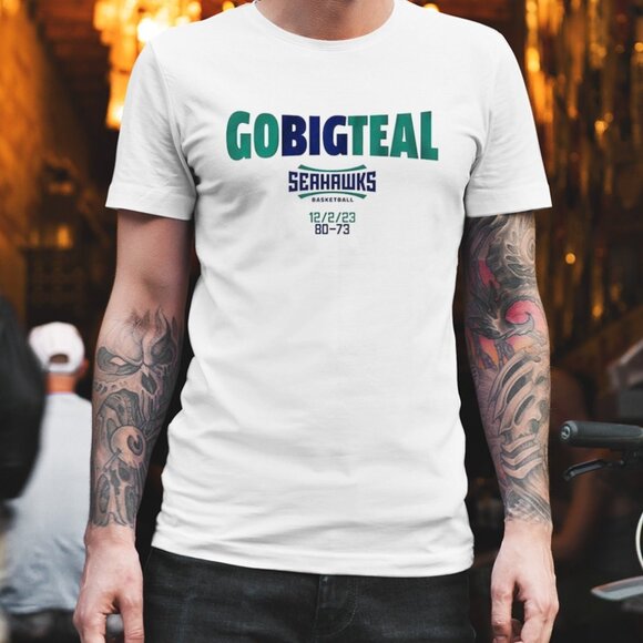 UNCW Basketball Go Big Teal Shirt NCAA College Team Spirit Graphic Tee 90 - Picture 1 of 5